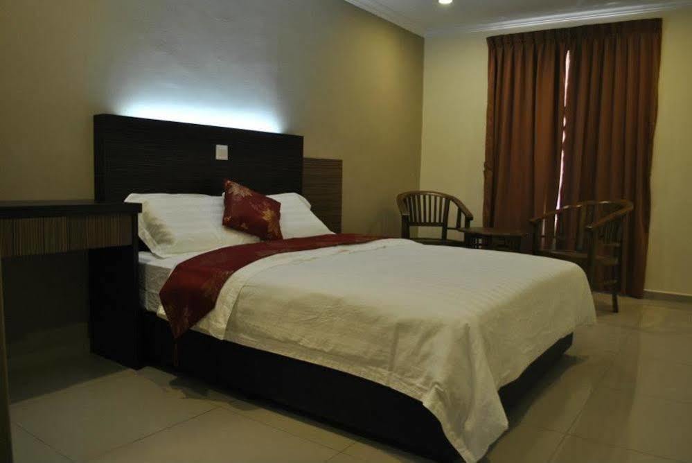Hotel 18 Carat Малакка Экстерьер фото